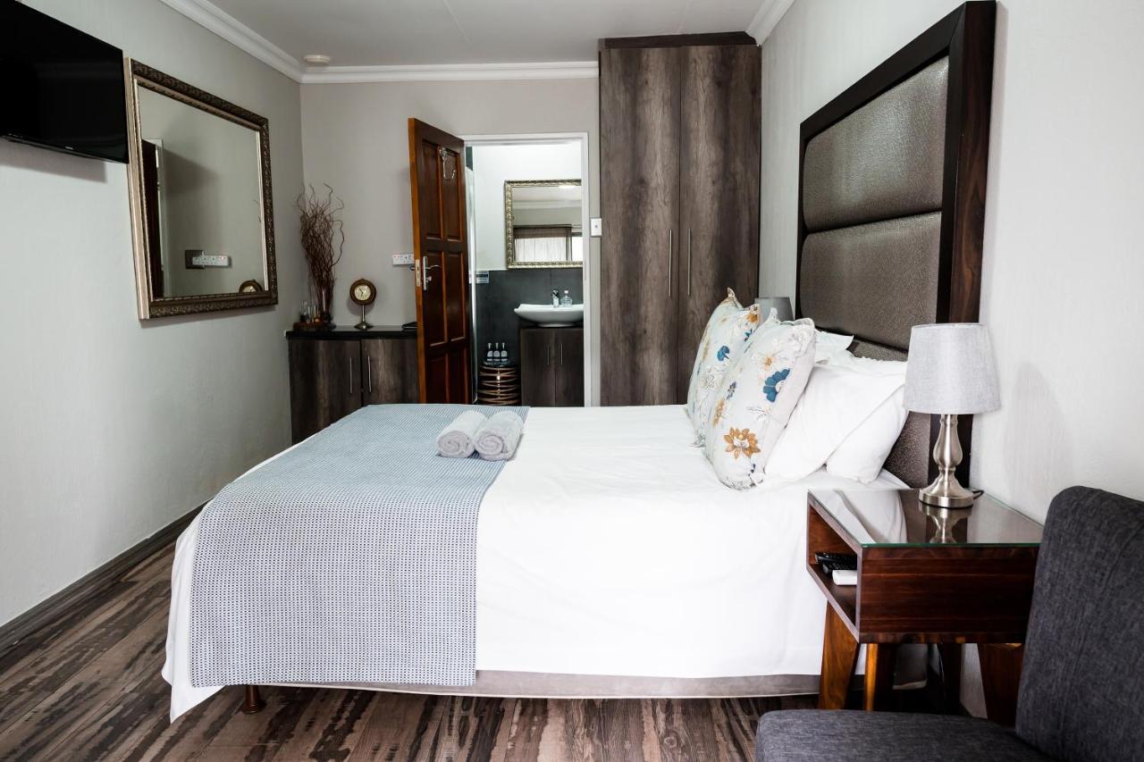 Villa Gracia Guesthouse Клерксдорп Екстериор снимка