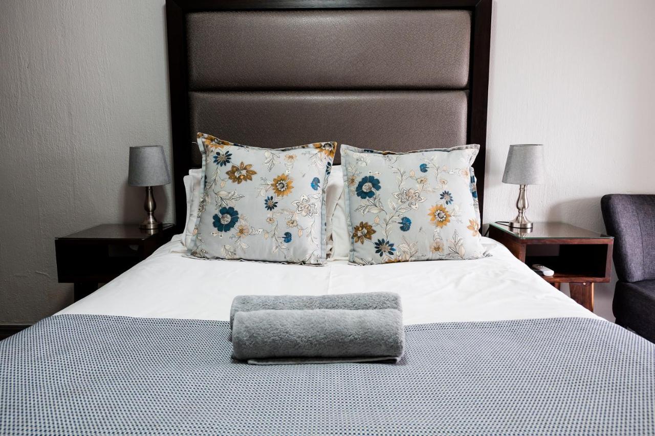 Villa Gracia Guesthouse Клерксдорп Екстериор снимка